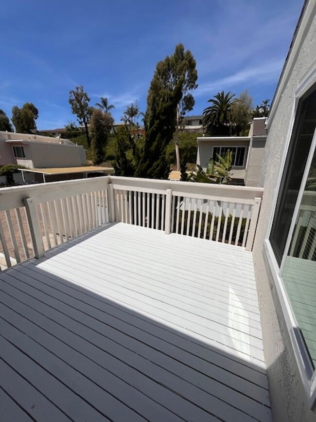 Building Photo - 3 bed 1.5 bath 2 story condo in Park Place...