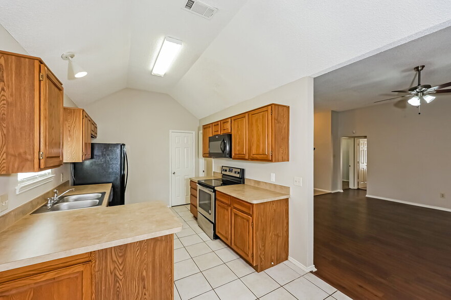 Building Photo - 6312 S Chesterfield Dr