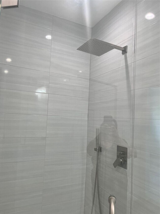 Building Photo - 2877 SE 1st Ct