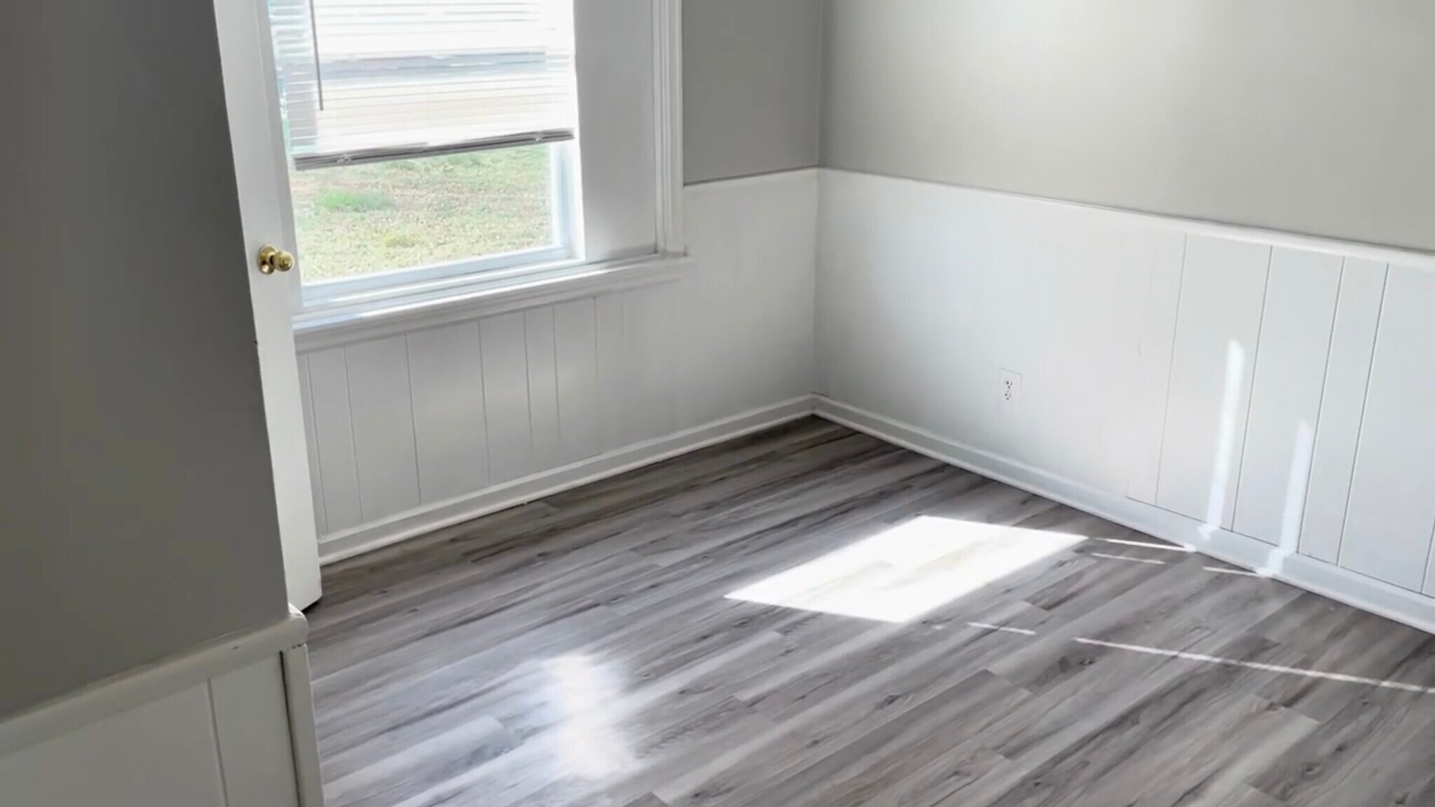 Building Photo - 4014 E Woodrow Pl