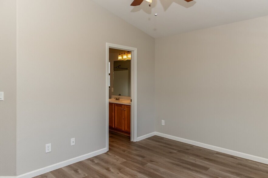 Building Photo - 3409 Greenwood Springs Dr