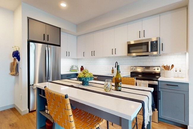 Building Photo - 80 Rugg Rd