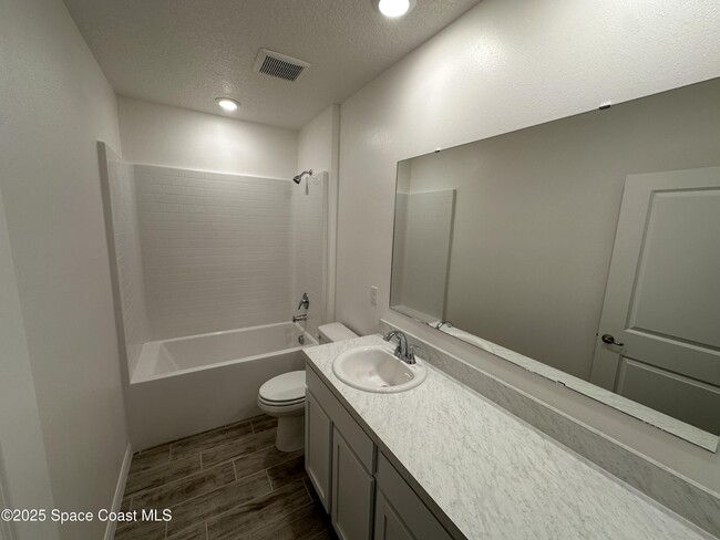 Building Photo - 2154 Ramsdale Dr SE