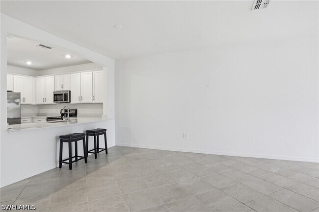 Building Photo - 2215 Dragonfruit Wy