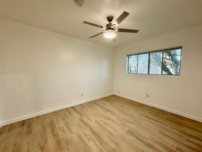 Building Photo - 906 Harkness Ln