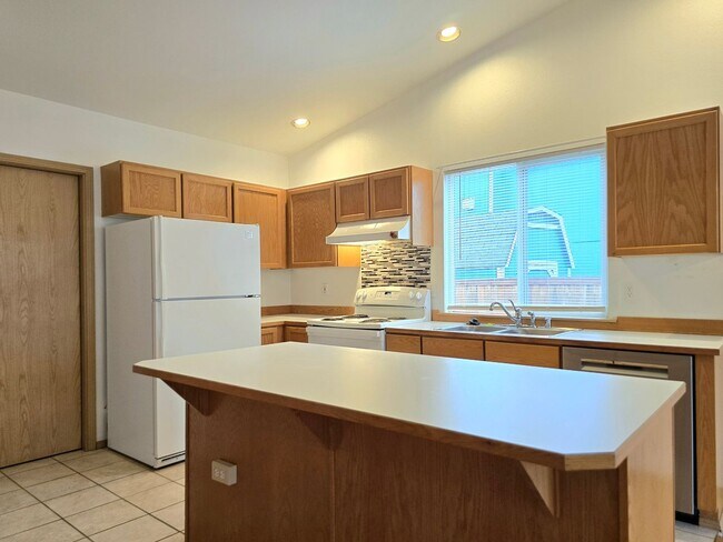 Building Photo - Lovely 3 Bedroom Marysville Rambler - 1/2 off 1st Months Rent!