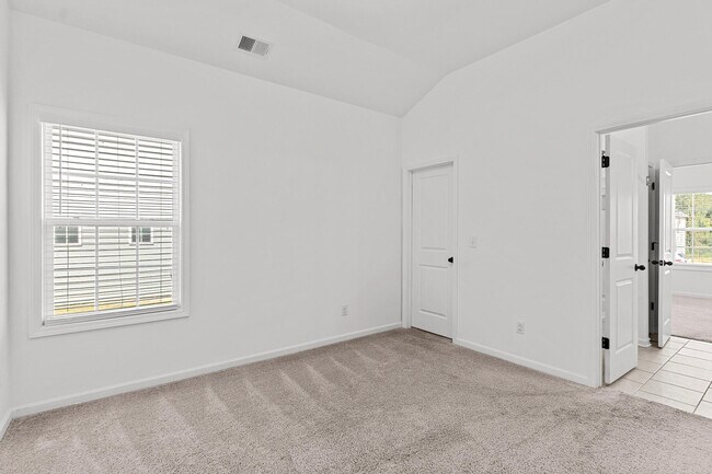 Building Photo - 3004 Earlham Wy