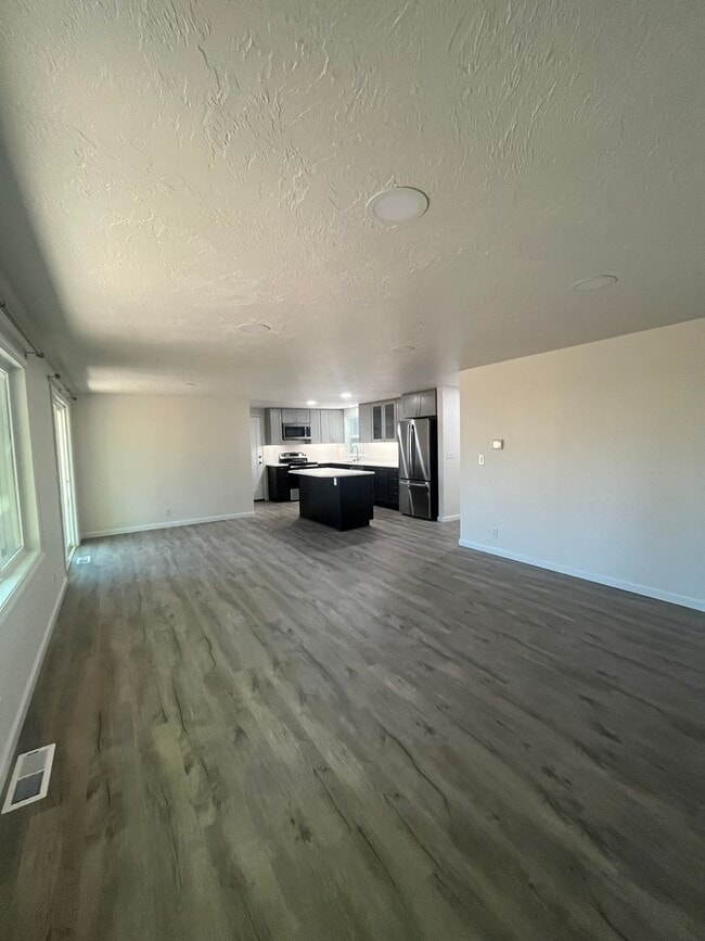 Building Photo - Virtually brand-new home in Eugene!!