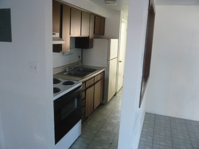 Kitchen - South Quivas Apartments