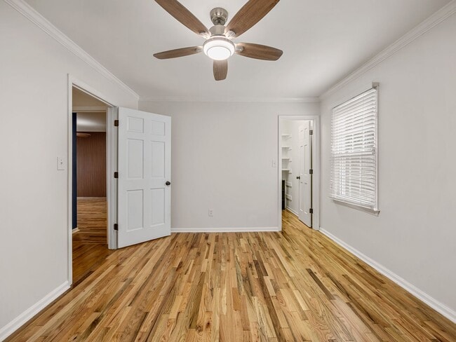 Building Photo - Luxury Living Awaits in this 6 Bedroom, 5 Bathroom Home – Elegant Comfort in a Prime Location