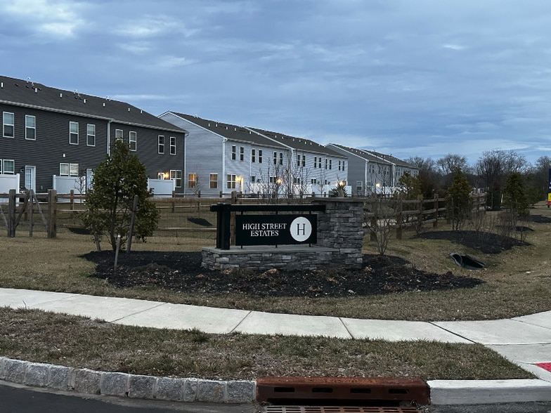 Building Photo - 313 Mazzeo Dr