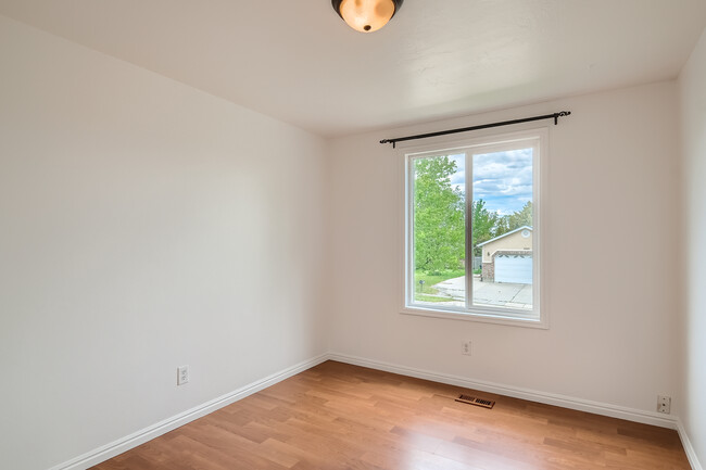 Bedroom - 2329 W Bonniebrook Cir