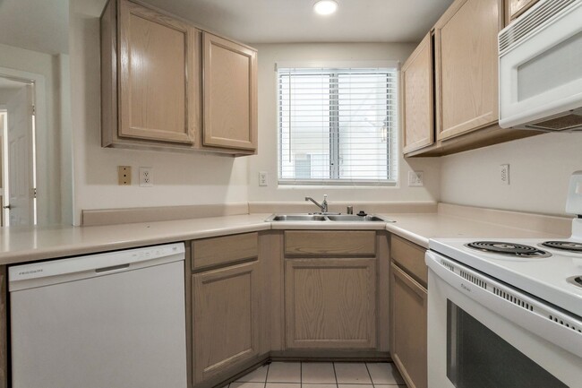 Building Photo - 2 Bedroom Paradise Valley Gem with Private...