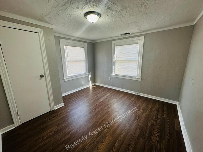 Building Photo - Renovated With You In Mind!!! Section 8 Fr...