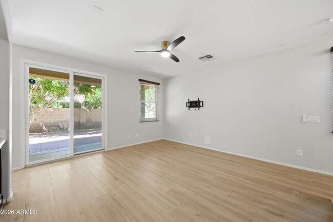 Building Photo - 2250 E Wayland Dr