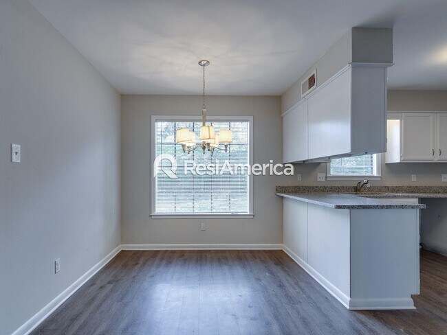 Building Photo - Completely renovated 3 bedroom, 2 bathroom home