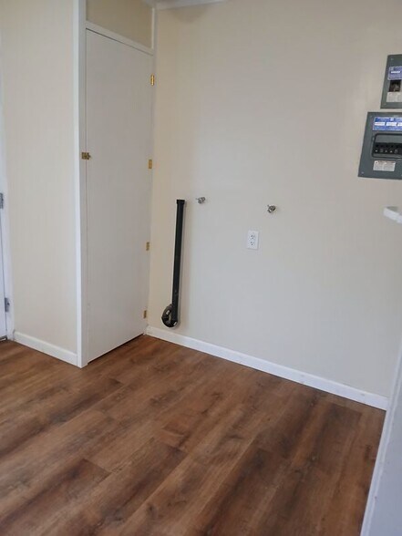 Building Photo - 416 Hilborn St