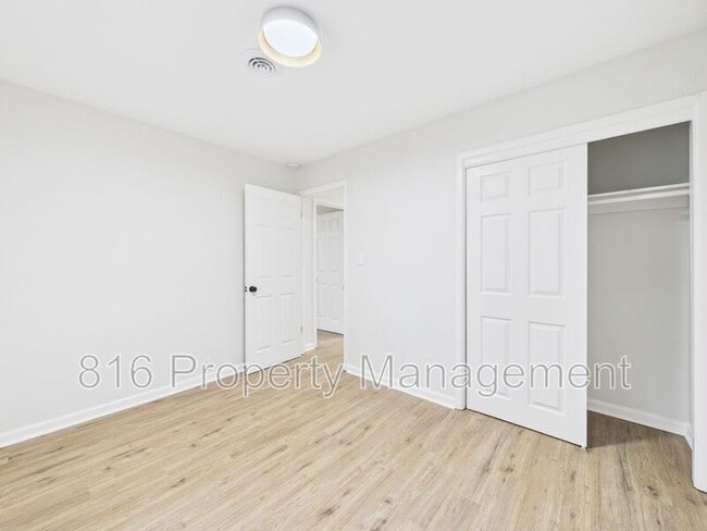 Building Photo - 11211 Corrington Ave