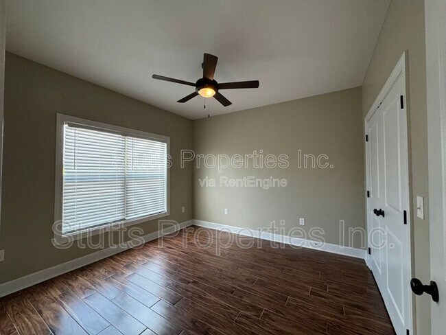 Building Photo - 145 Bruin Dr