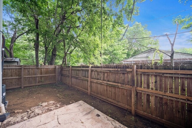 Building Photo - Diamond Villas