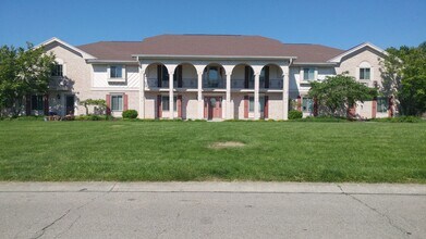 Building Photo - Huge 3 bedroom 2.5 bath town home with a 2 car garage.