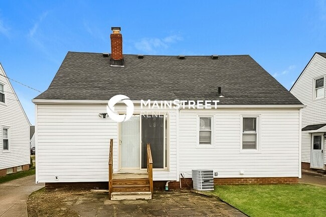 Building Photo - 3 Bedroom Pet-Friendly Home in CLEVELAND, ...