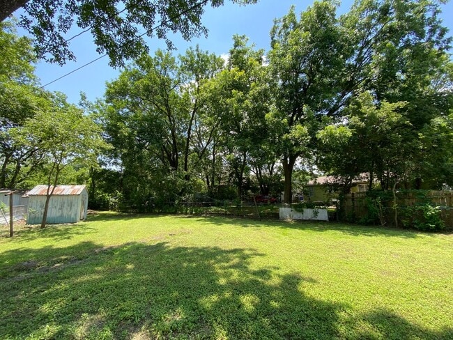 Building Photo - 2BD 1BA Home in South Waco - Available early August!