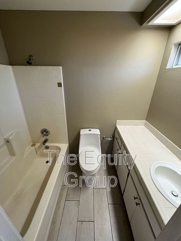 Building Photo - 1435 Cottage Pl
