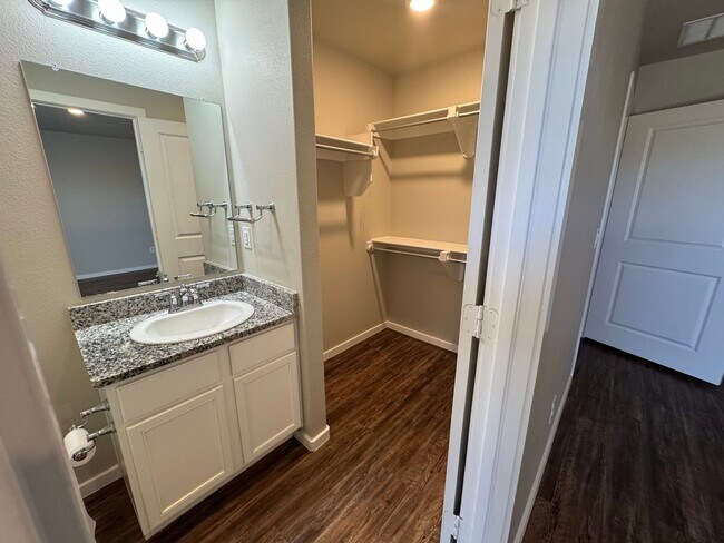 Building Photo - 3/2 in Upland West Available August 2026