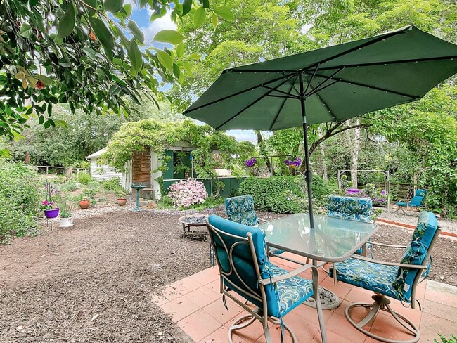 Building Photo - Amazing vintage 2-bdrm/2-bath Cully home—G...