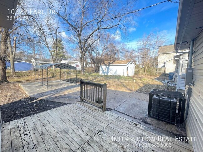 Building Photo - Charming 3Bed/1.5Bath with Carport and Bac...