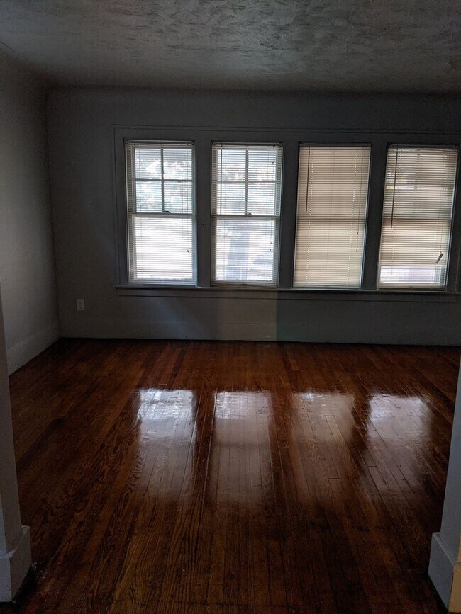 Primary Photo - 2195 Springle St