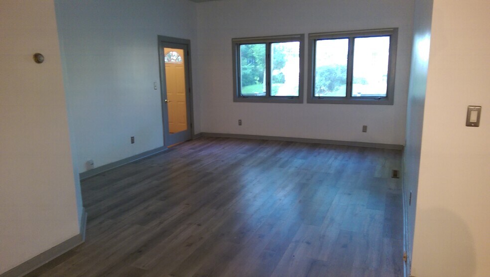 Building Photo - 3267 N Bartlett Ave