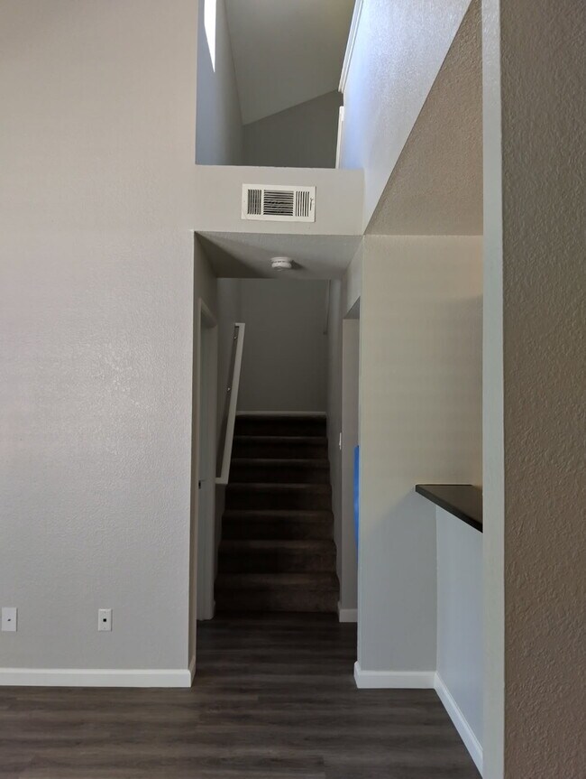Building Photo - 1019 Dornajo Way