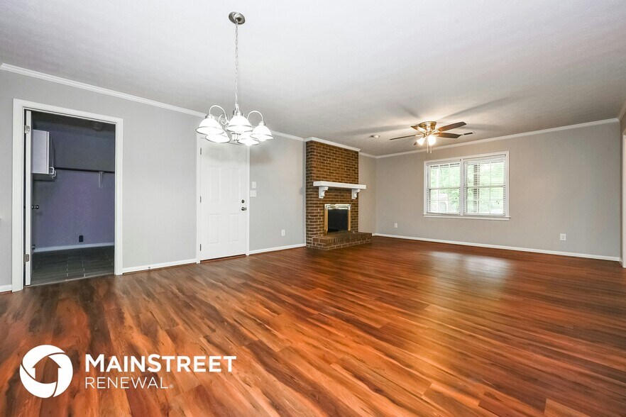 Building Photo - 3438 Creekwood Dr SE