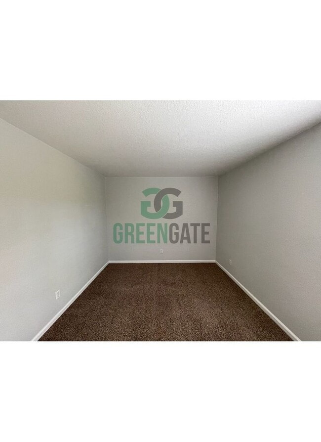 Building Photo - Two story 4 bedroom, 2.5 bath home in Stoc...