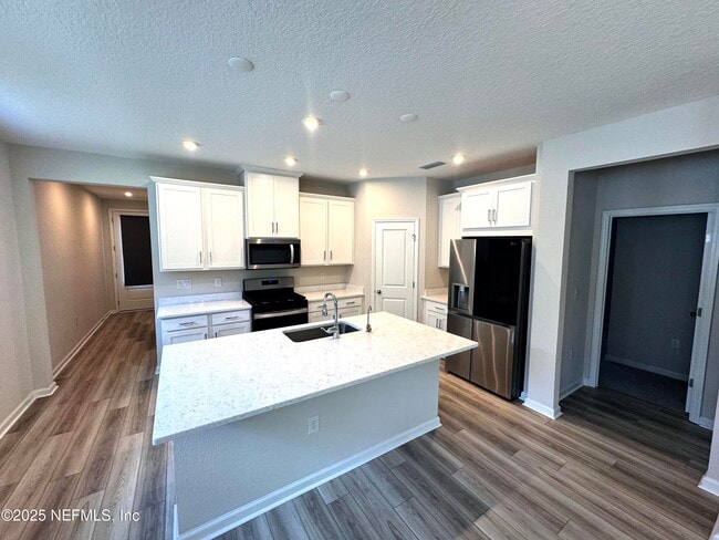 Building Photo - 68 Spruce Hl Pt