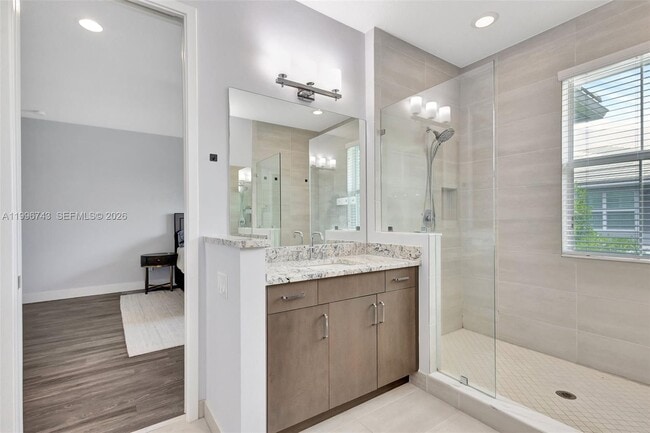 Building Photo - 4921 Pointe Midtown Way