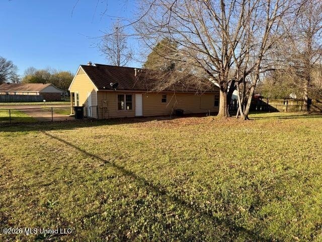 Building Photo - 900 Clarington Dr