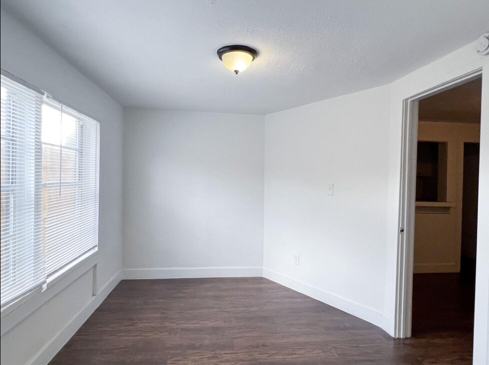 Building Photo - 11 Norwood St