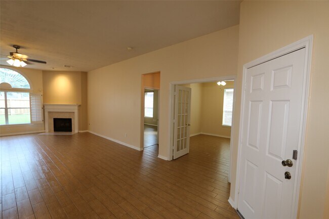 Building Photo - 1611 Maryvale Dr