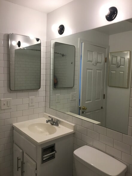 Building Photo - 4923 SE 71st Ave
