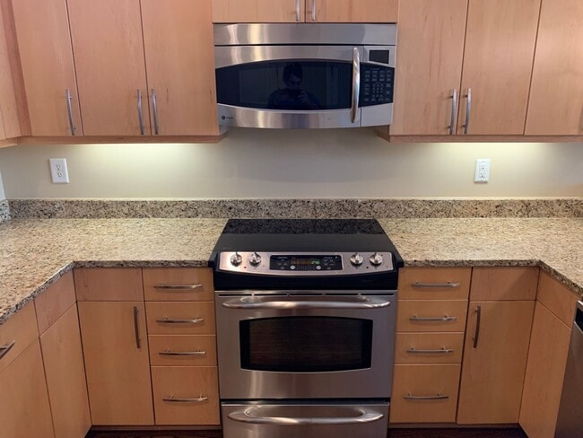 Building Photo - Stylish Germantown Townhome - Walkable Neighborhood
