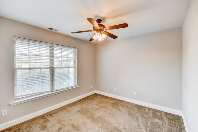 Building Photo - 169 Stonebriar Dr