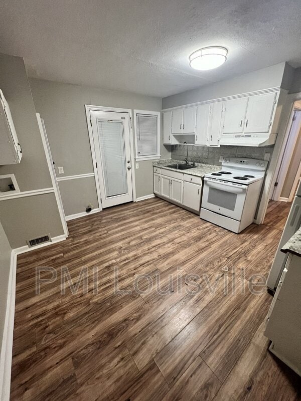 Building Photo - 3901 Peachtree Ave