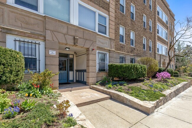 Building Photo - 242 S Huntington Ave