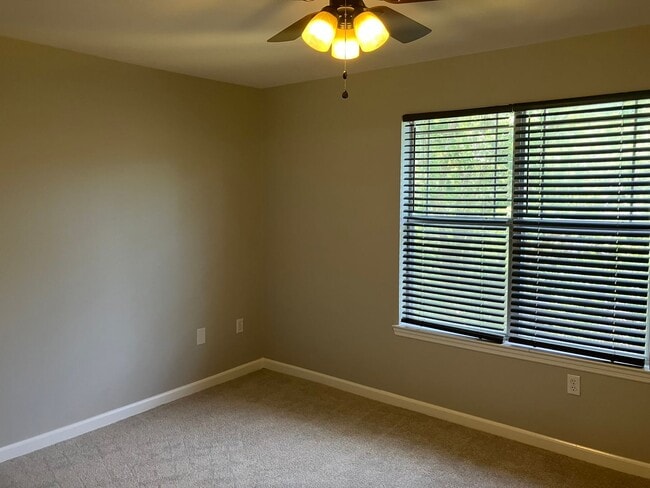 Building Photo - 2 Bedroom / 2.5 Bathroom @ Brighton Bay