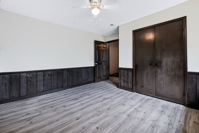 Building Photo - 1001 Alpine Ct