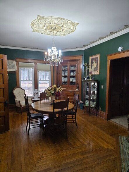 Formal diningroom - 408 E Boone St