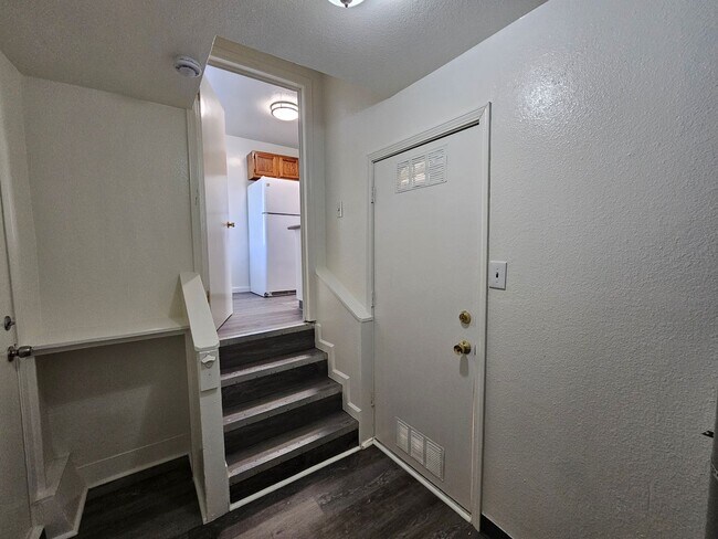 Building Photo - 20th Street